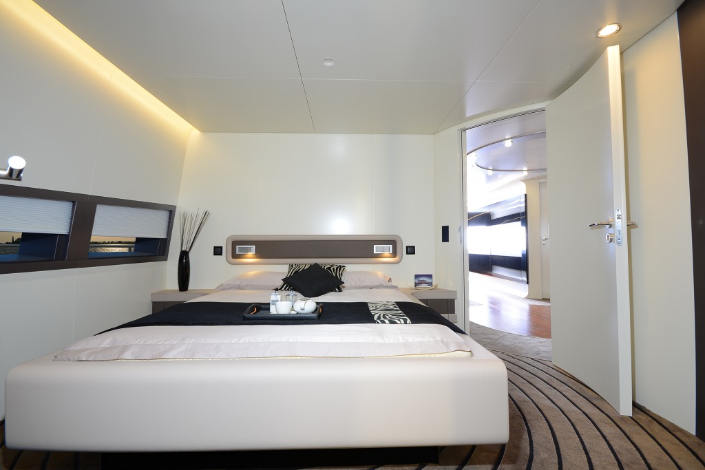 Royal Falcon RFF 135 Yacht