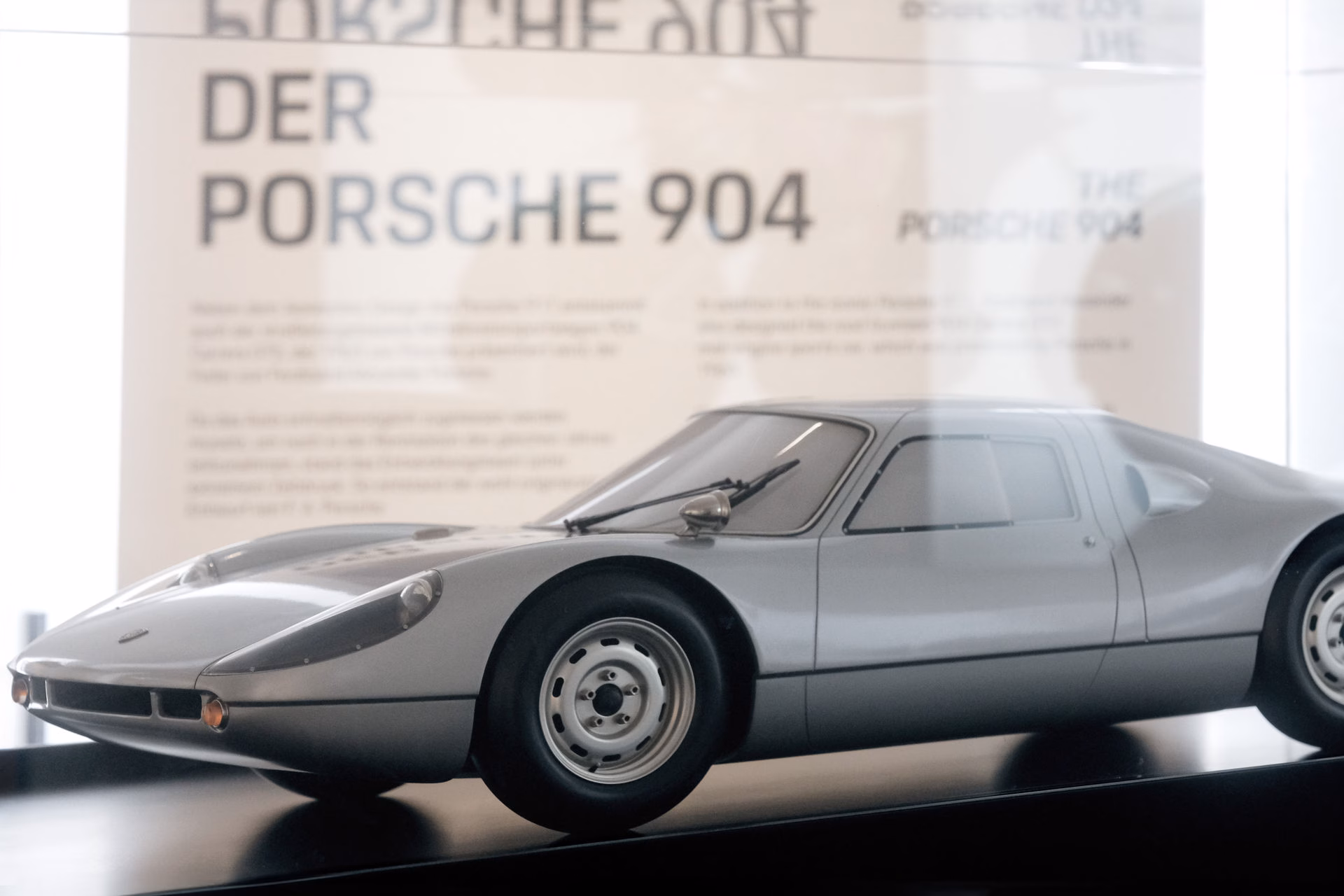 „Das Porsche Design Prinzip“: Eine Ausstellung in Zell am See